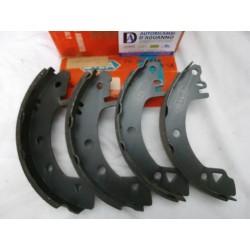 GANASCE FRENO FORD SIERRA 1.3 1.6 1.6 i 2.0 4X4 - FERODO FSB215 - TRW GS8320 - 6159641 - 6134909 - 6096058 - 5020560